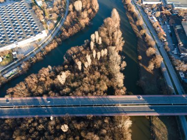 Bulgaristan 'ın Filibe kenti Maritsa nehri ve panoramasının şaşırtıcı hava manzarası