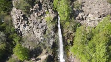 Anton şelalesinin hava manzarası Kelebek (Peperudata), Balkan Dağları, Bulgaristan