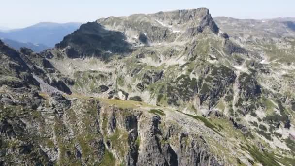 Bulgaristan Deve Tepesi Yakınlarındaki Rila Dağı Nın Şaşırtıcı Hava Manzarası — Stok video