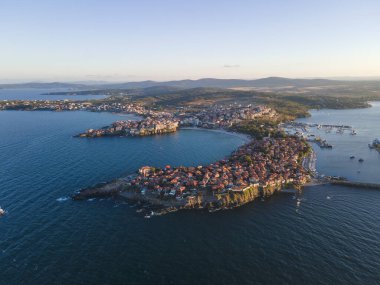 Bulgaristan 'ın Burgaz Bölgesi' nin eski Sozopol kentinin hava gün batımı manzarası