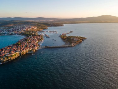 Bulgaristan 'ın Burgaz Bölgesi' nin eski Sozopol kentinin hava gün batımı manzarası