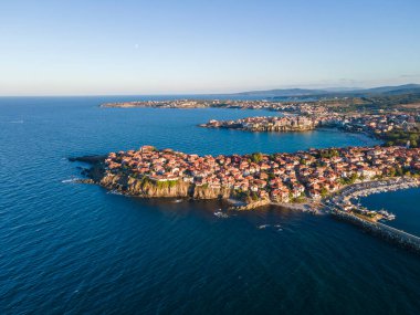 Bulgaristan 'ın Burgaz Bölgesi' nin eski Sozopol kentinin hava gün batımı manzarası