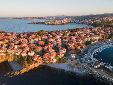 Bulgaristan 'ın Burgaz Bölgesi' nin eski Sozopol kentinin hava gün batımı manzarası