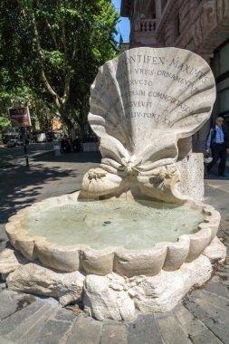 Rome, İtalya - 22 Haziran 2017: Fontana delle API, Roma, İtalya Piazza Barberini görünümünü şaşırtıcı