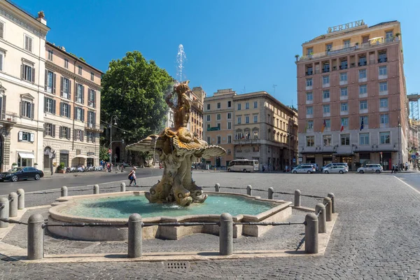 Rzym Włochy Czerwca 2017 Niesamowite Widok Fontanny Trytona Placu Piazza — Zdjęcie stockowe