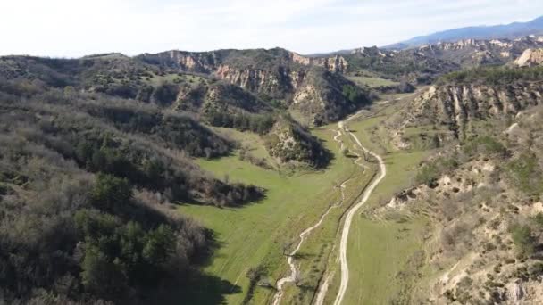 Vista Aérea Das Pirâmides Areia Melnik Perto Aldeia Zlatolist Montanha — Vídeo de Stock