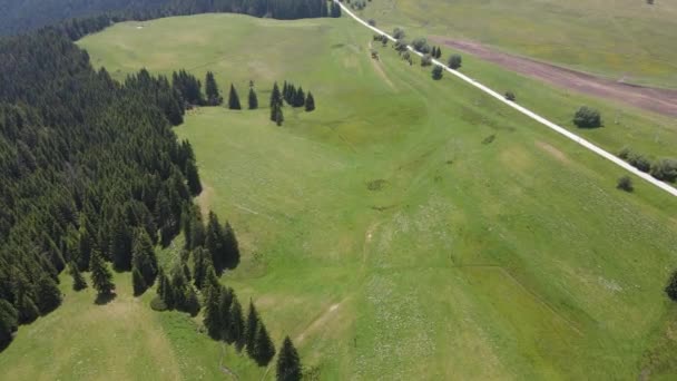 ブルガリア ベルメケンダム近くのリラ山の素晴らしい空中ビュー — ストック動画