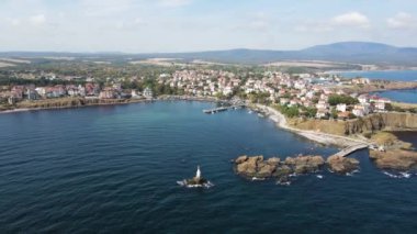 Bulgaristan 'ın Burgaz Bölgesi Ahtopol kentindeki inanılmaz hava manzaralı kasaba 