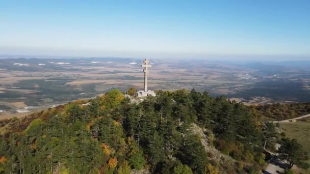 Vista Aérea Cruz Pico Okolchica Construida Como Reverencia Héroe Nacional — Vídeos de Stock