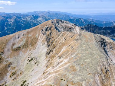 Bulgaristan 'ın Musala zirvesi yakınlarındaki Rila Dağı' nın şaşırtıcı hava manzarası