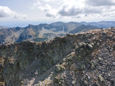 Bulgaristan 'ın Musala zirvesi yakınlarındaki Rila Dağı' nın şaşırtıcı hava manzarası