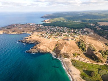 Bulgaristan 'ın Burgaz Bölgesi Sinemorets köyü, Veleka Nehri' nin ağzındaki sahil manzarası