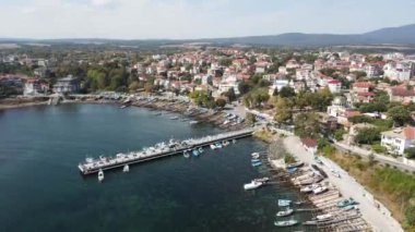 Bulgaristan 'ın Burgaz Bölgesi Ahtopol kentindeki inanılmaz hava manzaralı kasaba 
