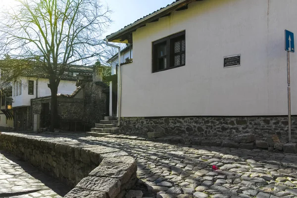 プロヴディフ ブルガリア 2022年1月2日 通りと19世紀の建築と歴史的保護区の家ブルガリアのプロヴディフの旧市街 — ストック写真