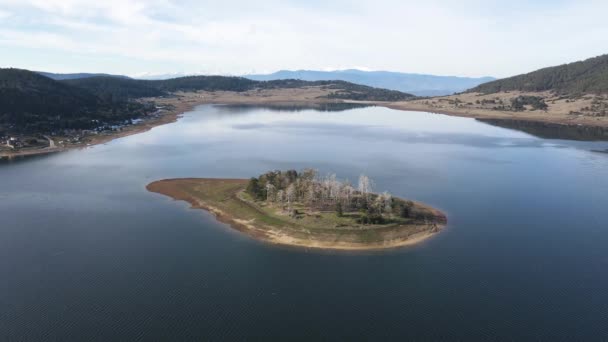 Vista Aérea Isla Embalse Batak Región Pazardzhik Bulgaria — Vídeos de Stock