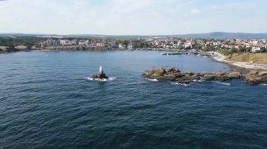Bulgaristan 'ın Burgaz Bölgesi Ahtopol kentinin şaşırtıcı deniz feneri manzarası 