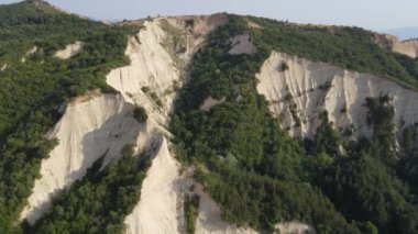 Rozhen kum piramitlerinin hava günbatımı manzarası, Blagoevgrad bölgesi, Bulgaristan