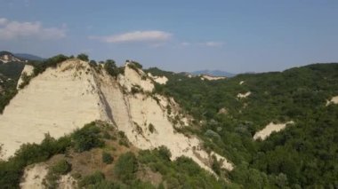 Rozhen kum piramitlerinin hava günbatımı manzarası, Blagoevgrad bölgesi, Bulgaristan