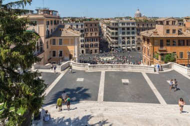 Rome, İtalya - 22 Haziran 2017: şaşırtıcı İspanyol Merdivenleri ve Piazza di Spagna, Roma, İtalya