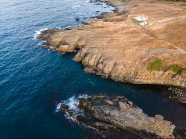 Bulgaristan 'ın Burgaz Bölgesi Sinemorets köyü yakınlarındaki Kaya oluşumlarının hava görüntüsü Gemiler (Korabite)