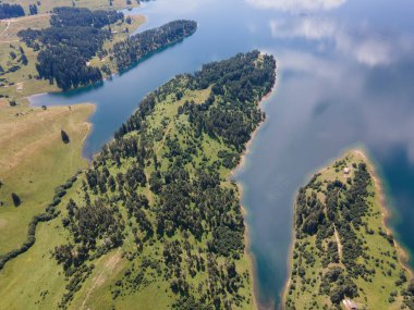 Bulgaristan 'ın Smolyan Bölgesi, Dospat Reservoir hava manzarası