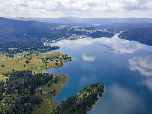 Bulgaristan 'ın Smolyan Bölgesi, Dospat Reservoir hava manzarası
