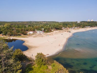 Bulgaristan 'ın Burgaz Bölgesi' ndeki Kiten kasabasının Güney Sahili 'nin şaşırtıcı hava manzarası