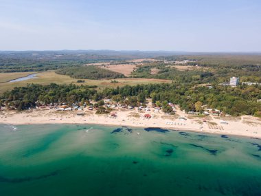 Bulgaristan 'ın Burgaz Bölgesi' ndeki Kiten kasabasının Güney Sahili 'nin şaşırtıcı hava manzarası