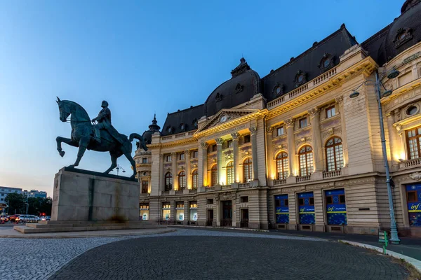 Bucharest Roemenië August 2021 Paardensportstandbeeld Van Carol Voor Universiteitsbibliotheek Boekarest — Stockfoto