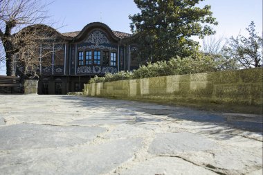PLOVDIV, BULGARIA - 2 Ocak 2022: Bulgaristan 'ın Plovdiv kentindeki eski kasaba, mimari ve tarihsel rezerv olarak Sokak ve Dokuzuncu Yüzyıl Evleri