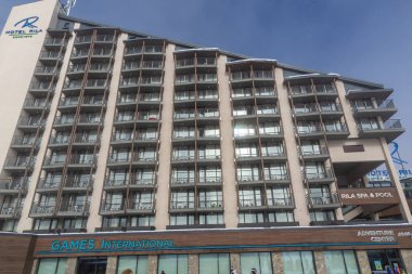 BOROVETS, BULGARIA - 14 Ocak 2022: Bulgaristan 'ın Sofya Bölgesi' ndeki Rila Dağı 'ndaki Borovets kayak merkezinin kış manzarası