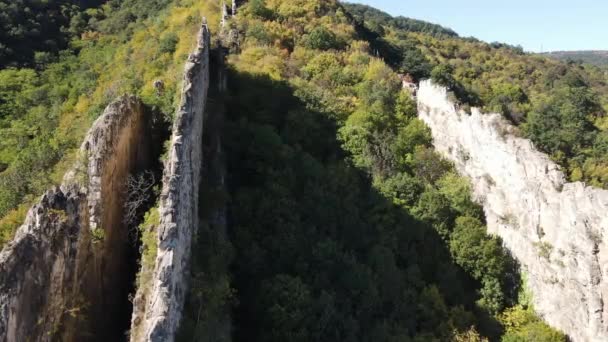 保加利亚巴尔干山脉Iskar River Gorge的Ritlite岩层空中景观 — 图库视频影像