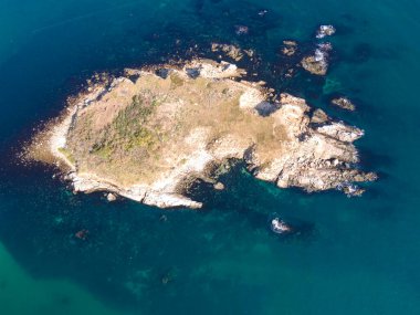 Bulgaristan 'ın Burgaz Bölgesi Arkutino bölgesindeki Yılan Adası' nın havadan görüntüsü