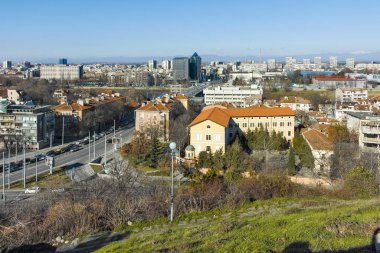 PLOVDIV, BULGARIA - 2 Ocak 2022: Bulgaristan 'ın Nebet Tepe tepesinden Filibe kentinin şaşırtıcı Panoramik Manzarası