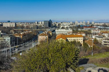 PLOVDIV, BULGARIA - 2 Ocak 2022: Bulgaristan 'ın Nebet Tepe tepesinden Filibe kentinin şaşırtıcı Panoramik Manzarası
