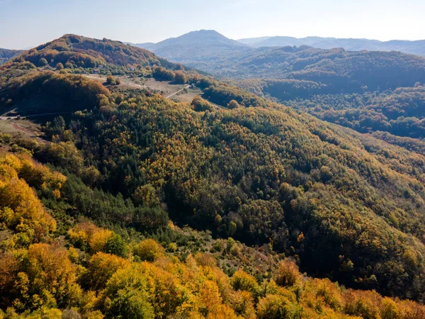 Erstaunliche Herbstlandschaft Des Erul Gebirges Der Nähe Des Kamenititsa Gipfels — Stockfoto