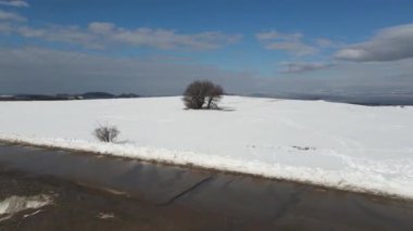 Lyulin Dağı 'nın kar kaplı havadan görünüşü, Sofya Şehir Bölgesi, Bulgaristan