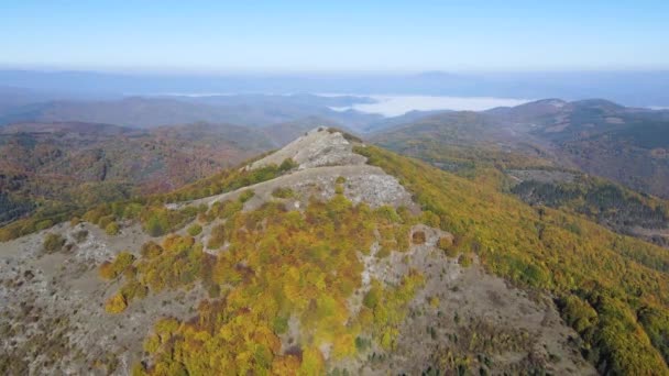 Удивительный Осенний Пейзаж Горы Эрул Возле Пика Големи Регион Перник — стоковое видео