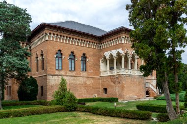 Romanya 'nın Bükreş kenti yakınlarındaki Mogosoaia Sarayı' nın yaz manzarası