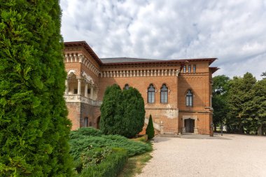 Romanya 'nın Bükreş kenti yakınlarındaki Mogosoaia Sarayı' nın yaz manzarası