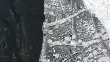 Bulgaristan 'ın Pazardzhik Bölgesi, buzla kaplı Golyam Beglik Barajı' nın hava manzarası