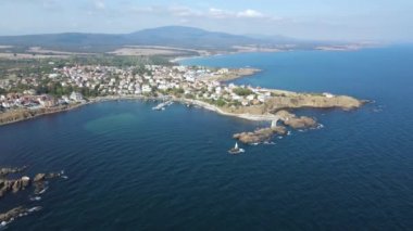 Bulgaristan 'ın Burgaz Bölgesi Ahtopol kentindeki inanılmaz hava manzaralı kasaba 
