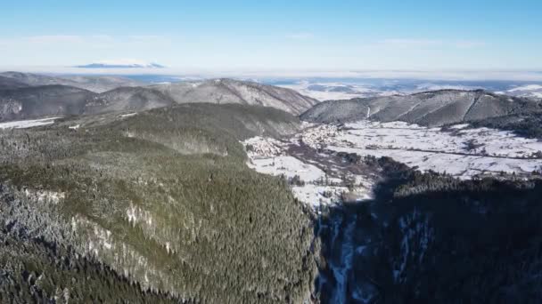 Luchtfoto Winter Uitzicht Rila Mountain Bij Beli Iskar Rivier Regio — Stockvideo