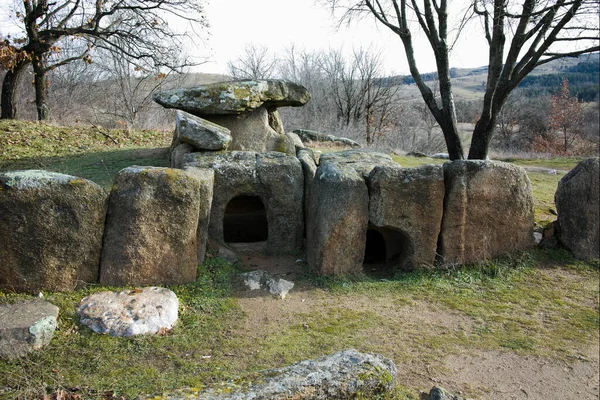 트라키아의 고인돌 불가리아 하스코보 Hlyabovo 근처에 있었다 — 스톡 사진