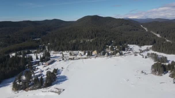 Vista Aérea Inverno Reservatório Shiroka Polyana Prado Largo Coberto Com — Vídeo de Stock