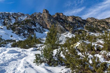 Bulgaristan 'ın Malyovitsa zirvesi yakınlarındaki Rila Dağı' nın şaşırtıcı kış manzarası