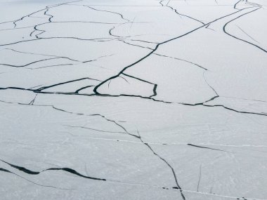 Bulgaristan 'ın Pazardzhik Bölgesi, buzla kaplı Batak Barajı' nın kış manzarası