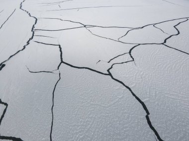 Bulgaristan 'ın Pazardzhik Bölgesi, buzla kaplı Batak Barajı' nın kış manzarası