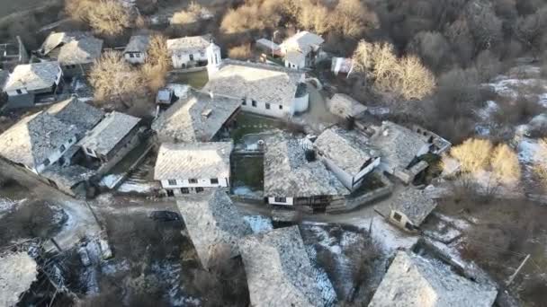 Aerial Téli Kilátás Falu Dolen Hiteles Századi Házak Blagoevgrad Régió — Stock videók