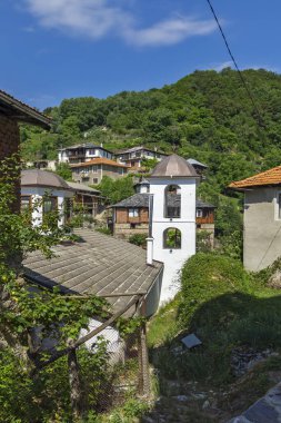 19. yüzyıldan kalma otantik evleri olan Delchevo köyü, Blagoevgrad bölgesi, Bulgaristan